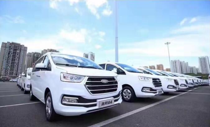 中巴車(chē)租賃一般多少錢(qián)？