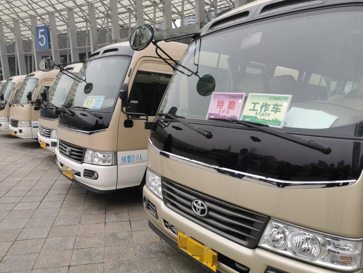 成都租中巴車費用是多少？