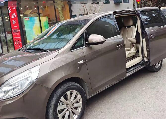 成都商務(wù)車租賃多少錢-成都商務(wù)車包車一天多少錢