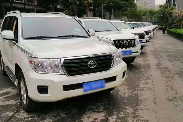 暑假成都租車陸地巡洋艦自駕去西藏多少錢？