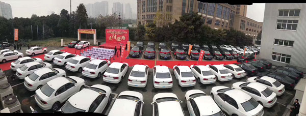 成都小車租賃公司多少錢一天-小轎車租車帶司機一天大概多少錢
