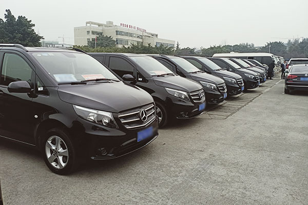 成都租車一個月多少錢？