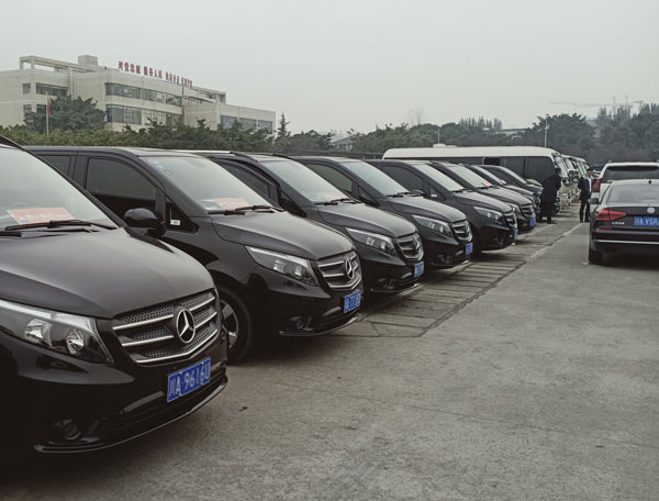 成都商務旅游包車價格多少錢