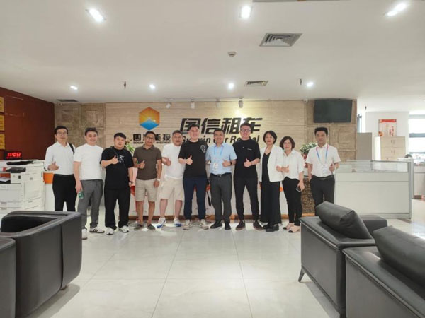 四川能投潤嘉國信租車公司與哈薩克斯坦 客商開展合作洽談