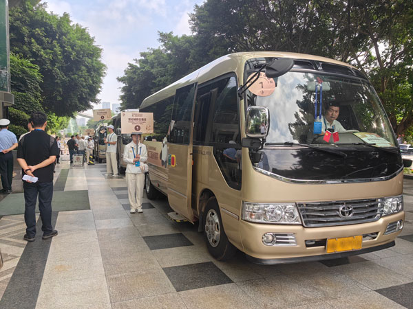 四川能投潤嘉國信租車公司圓滿完成 第二屆“金熊貓獎”活動政務接待車輛保障任務