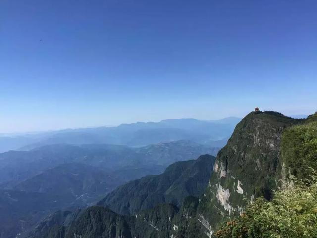 成都旅游包車游峨眉山需要多少錢？有什么注意事項？